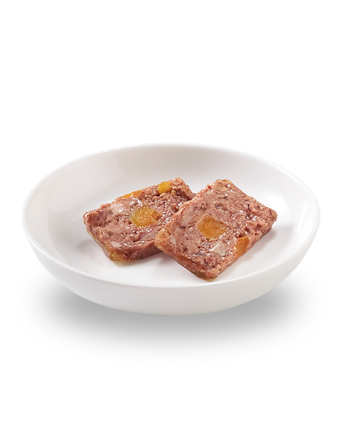 Schesir Organic STERILIZED Beef and Chicken with Carrots Wet Cat Food, 85g - شيسير أورجانيك ستيريليزيد — للقطط طعام رطب بنكهة الدجاج، 85 جم - Image 2